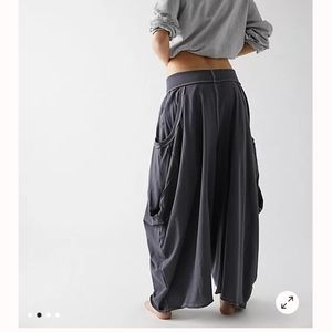 LOT 5 FREE PEOPLE 3 PANTS 3 SHIRTS AND MORE!!! PRECISE DETAILS BELOW.